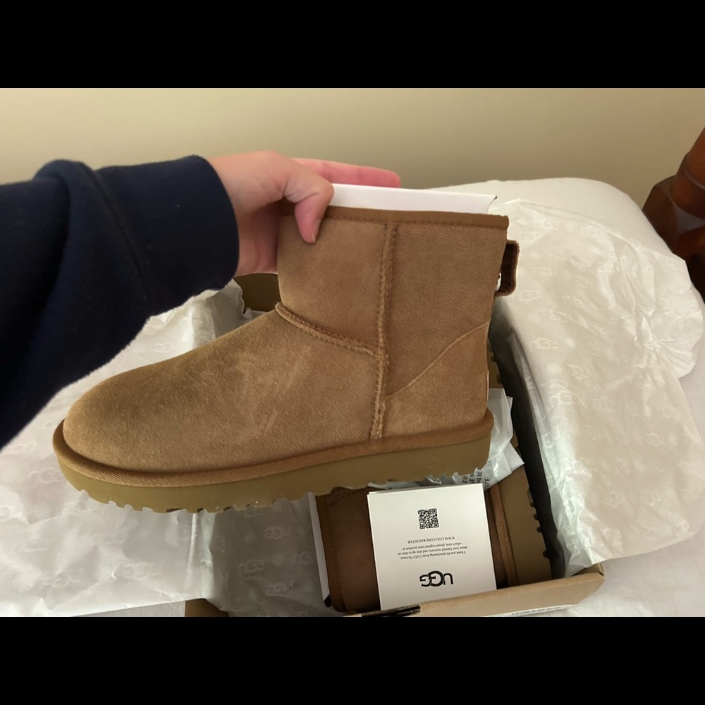 UGG classic mini II